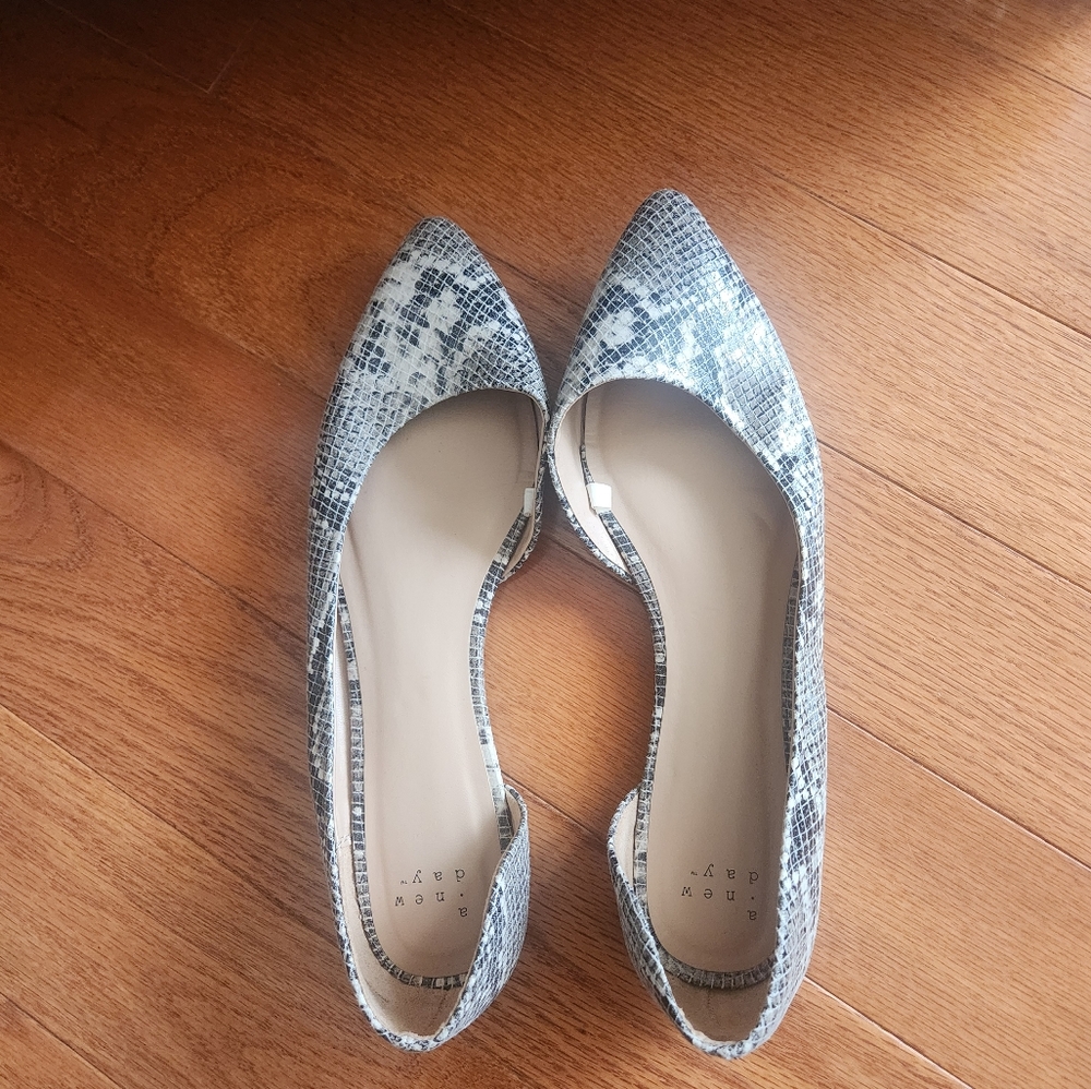 NEW a new day Python Printed Pointy Flats